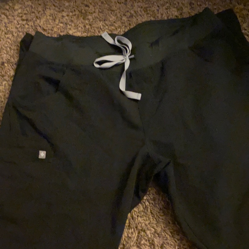 Comfy Figs scrubs size large/tall